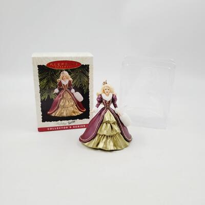 HALLMARK KEEPSAKE "1996 HOLIDAY BARBIE COLLECTORS SERIES" ORNAMENT