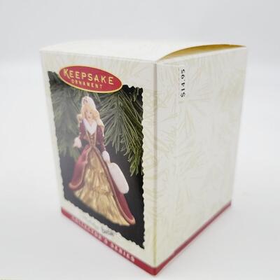 HALLMARK KEEPSAKE "1996 HOLIDAY BARBIE COLLECTORS SERIES" ORNAMENT