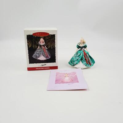 HALLMARK KEEPSAKE "1995 HOLIDAY BARBIE COLLECTORS SERIES" ORNAMENT