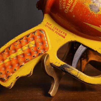 Lot 222: Vintage BUCK ROGERS 25th Century Liquid Helium Water Pistol