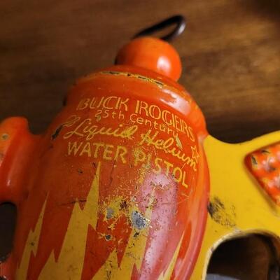 Lot 222: Vintage BUCK ROGERS 25th Century Liquid Helium Water Pistol