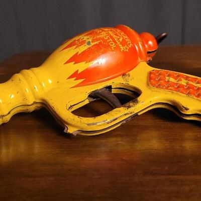 Lot 222: Vintage BUCK ROGERS 25th Century Liquid Helium Water Pistol