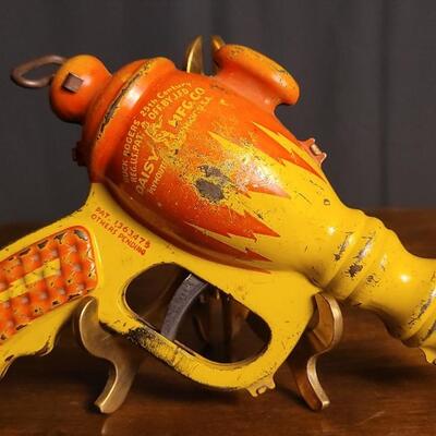 Lot 222: Vintage BUCK ROGERS 25th Century Liquid Helium Water Pistol