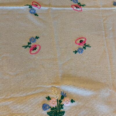 VINTAGE EMBROIDERED FLORAL BLANKET