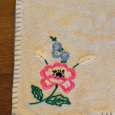 VINTAGE EMBROIDERED FLORAL BLANKET
