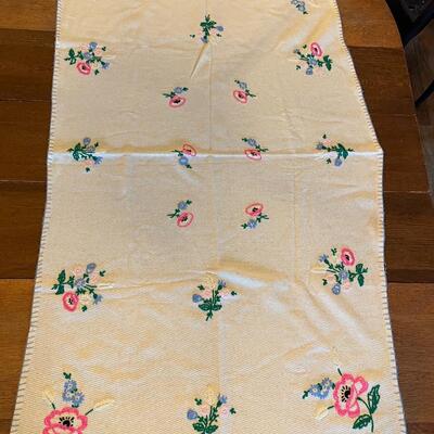 VINTAGE EMBROIDERED FLORAL BLANKET