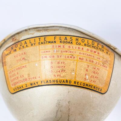 VINTAGE KODAK BROWNIE HAWKEYE FLASH CAMERA