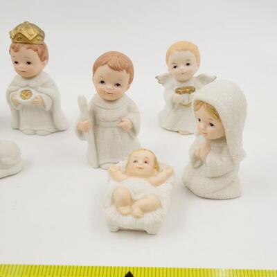 CUTE HOMCO HOLIDAY NATIVITY SCENE