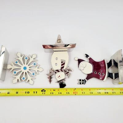 CUTE DECORATIVE METAL STOCKING HANGERS