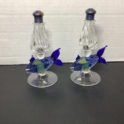 B - 306. Signed Gazelle Studios Handblown Glass Salt & Pepper Shakers - Fish