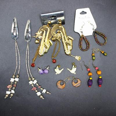 Assorted Lot of Costume Jewelry Earrings Barrettes