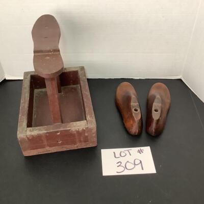 A - 309. Pair Vintage Wooden Cobbler Shoe Molds & Vintage Wooden Shoe Maker Cobbler Stand/Shoe Form