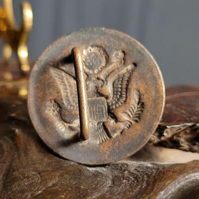 Lot 225: WWI Era Eagle E PLURIBUS UNUM Belt Buckle ROSETTE US ARMY CALVARY
