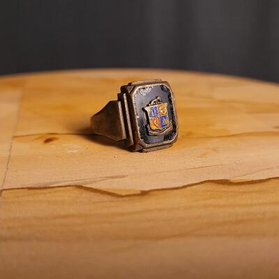 Lot 226: Size 10 Antique STERLING SILVER & Enamel Signet Crest Ring