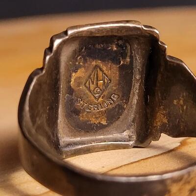Lot 226: Size 10 Antique STERLING SILVER & Enamel Signet Crest Ring