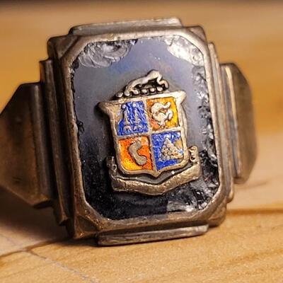 Lot 226: Size 10 Antique STERLING SILVER & Enamel Signet Crest Ring