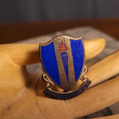 Lot 228: Vintage WW2 UT VIRI VOLENT "That Men May Fly" Pin