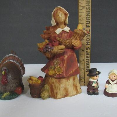 Thanksgiving Day Figurines, Turkey, Lady Pilgrim, Small Hallmark Pilgrim Pair