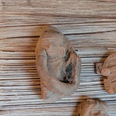 Lot 233: Authentic Pre-Columbian Statue Heads (3)