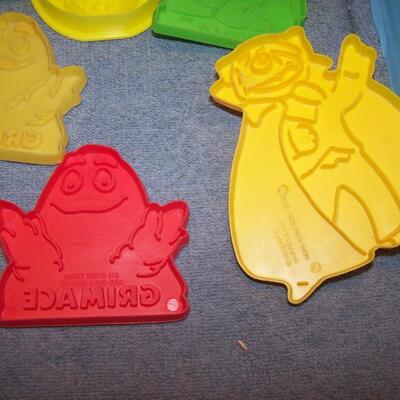 LOT 29  COLLECTIBLE CHARACTER COOKIE CUTTERS