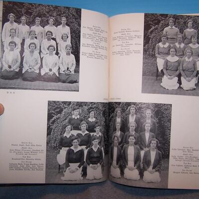 LOT 47  THE MASTERS SCHOOL YEARBOOKS 1932/34