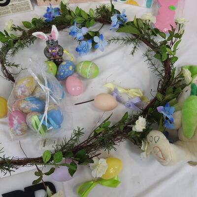 20 pc Easter Decor: Basket, Eggs, Trays, Stuffed Animal Bunny Toys, Floral Swag