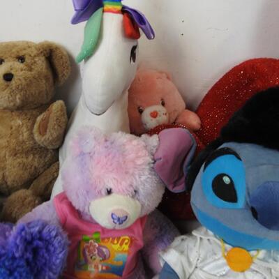 14 Stuffed Animals: Bears Stitch, Unicorn, Hugging Moose