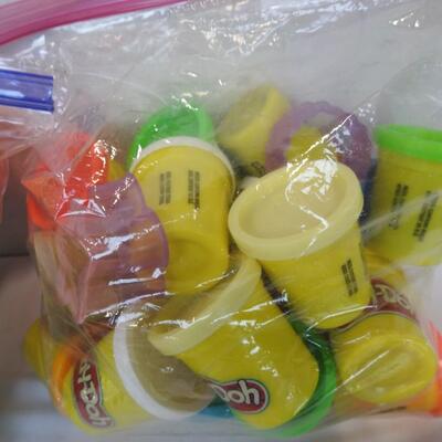 5 Bags of Playdoh Toys, Assorted Colors