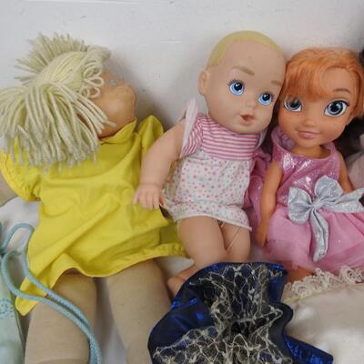 5 Dolls, Bags, Doll Clothes, Carriage