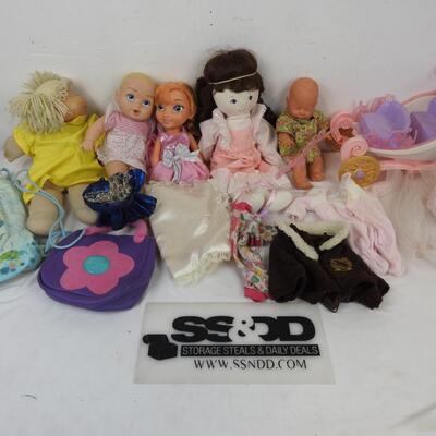 5 Dolls, Bags, Doll Clothes, Carriage