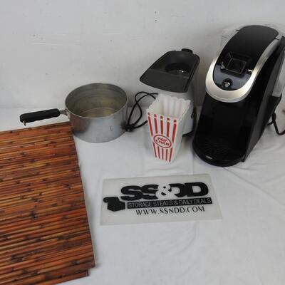 7 pc Kitchen, Keurig Coffee Maker, Orville Popcorn Maker, Wooden Placemats