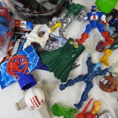 Lot of Kids Toys, Action Figures, Star Wars Bucket, Spiderman Pads