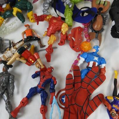Lot of Kids Toys, Action Figures, Star Wars Bucket, Spiderman Pads
