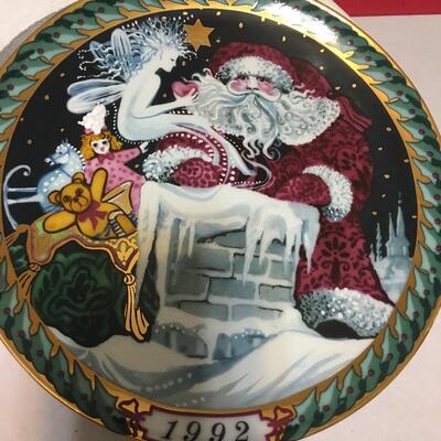 Bing and Grondahl Christmas Santa Clause Collection Plate 1992