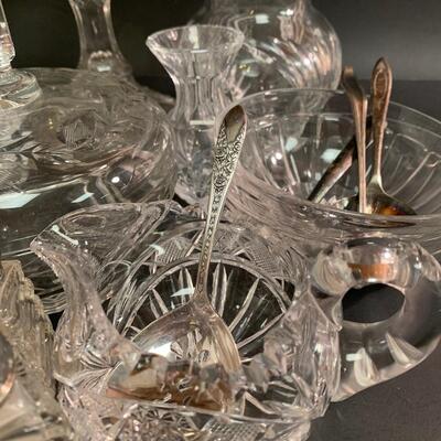 Lot 475: Elegant Crystal & Glassware Service Ware