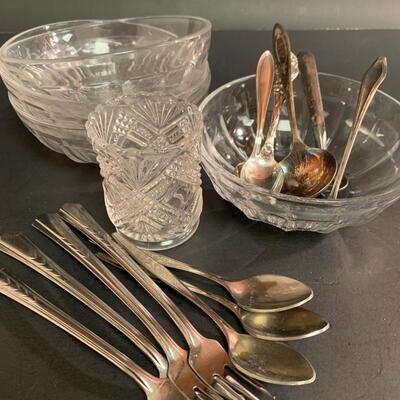 Lot 475: Elegant Crystal & Glassware Service Ware