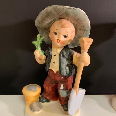 Lot 470: Vintage Lefton Twelve Months of the Year Figurines (Boys)