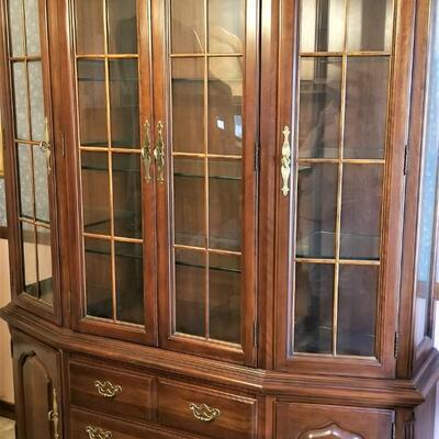 Lot #143  Thomasville Lighted China Cabinet - a beauty