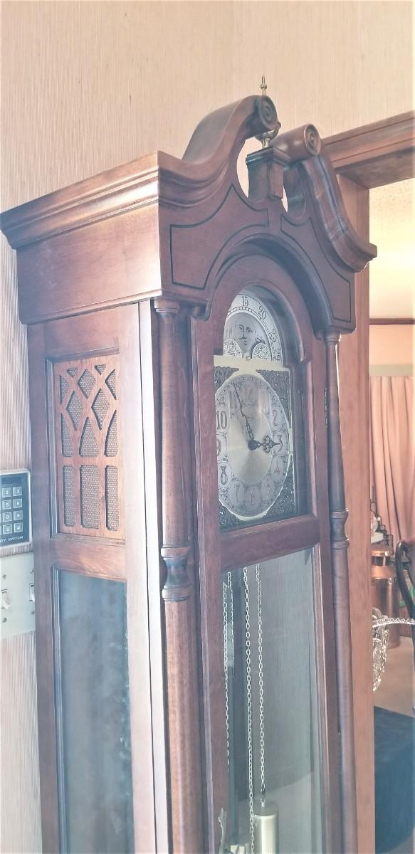 Lot 146 Ridgeway Grandfather Clock in good working condition
