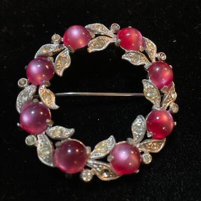 Gold Wreath Brooch with Red Berry Stones