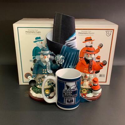 Lot 467: Memory Company Eagles & Flyers Snowglobes