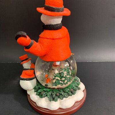 Lot 467: Memory Company Eagles & Flyers Snowglobes