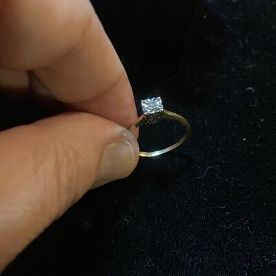 14k Gold Solitaire Diamond Engagement Ring Size 5.5