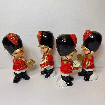 Lot 335: Vintage Ceramic Christmas Soldiers