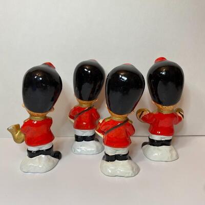 Lot 335: Vintage Ceramic Christmas Soldiers