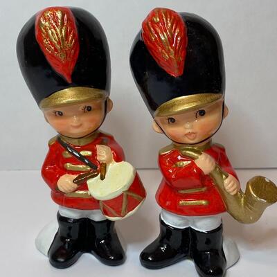 Lot 335: Vintage Ceramic Christmas Soldiers