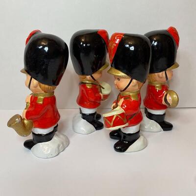 Lot 335: Vintage Ceramic Christmas Soldiers