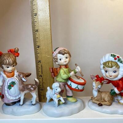 Lot 348: Vintage Lefton Christmas Figurines
