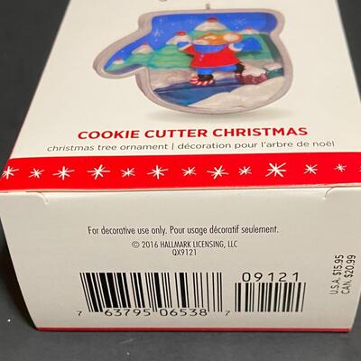 Lot 422: Hallmark Cookie Cutter Ornaments