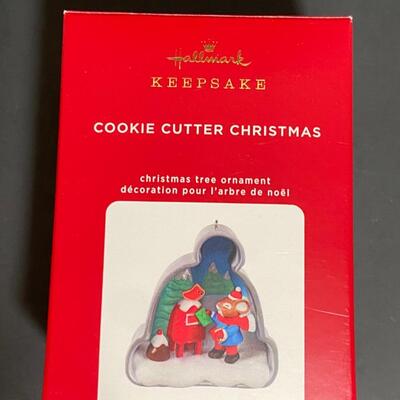 Lot 422: Hallmark Cookie Cutter Ornaments